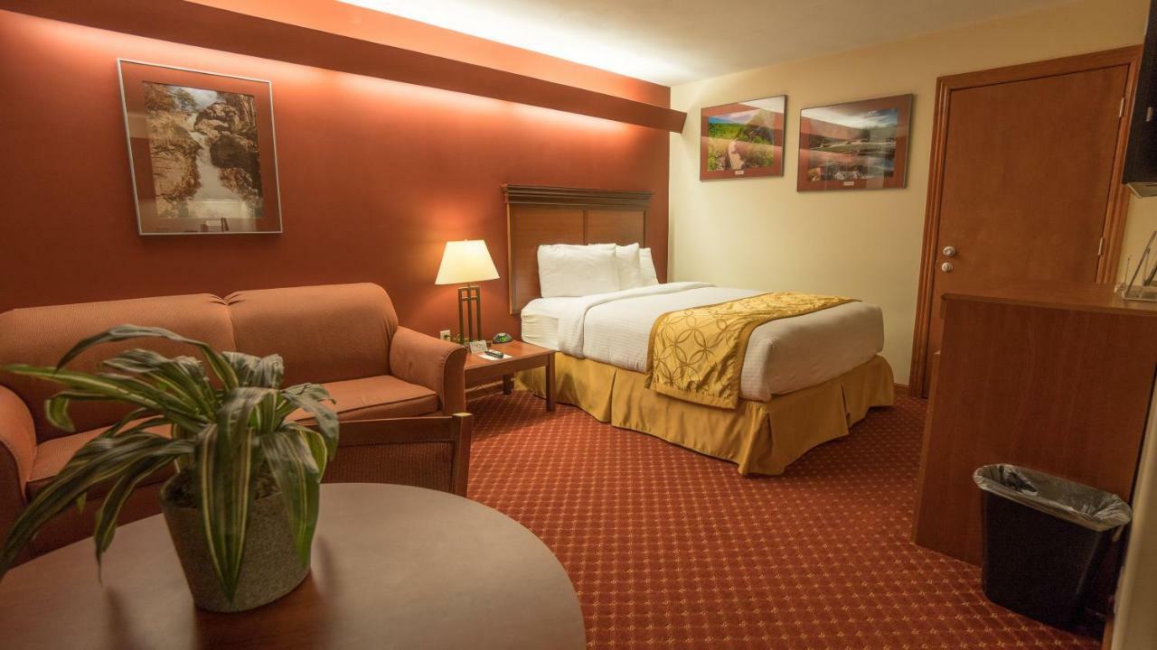 Shepherd Mountain Inn & Suites Pilot Knob Exterior photo